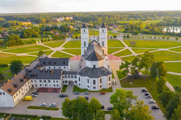 Krásný Letecký Pohled Dronu Bílém Chatolickém Kostele Bazilika Lotyšsku Aglona — Stock fotografie