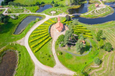 Aglona, Letonya: King Hill Heykel Parkı, Aglona, Letonya Tanrı 'nın anısına ahşap heykellerden yapılmış güzel bir doğa parkı..