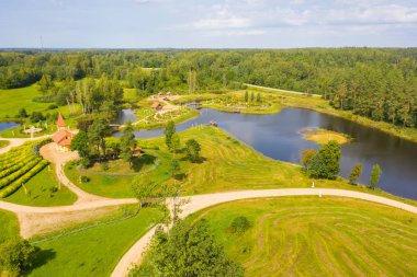 Aglona, Letonya: King Hill Heykel Parkı, Aglona, Letonya Tanrı 'nın anısına ahşap heykellerden yapılmış güzel bir doğa parkı..
