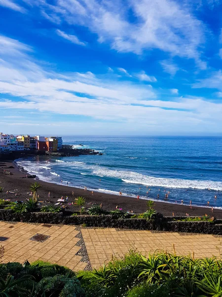 Tenerife España Famosa Playa Playa Jardín Con Arena Negra Puerto —  Fotos de Stock