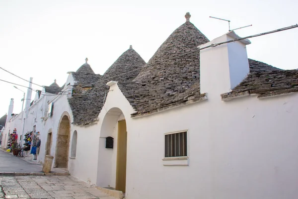 Alberobello Puglia Itália Fevereiro 2017 Casas Típicas Construídas Com Paredes — Fotografia de Stock