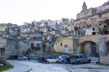 Matera, İtalya: İtalya 'nın Matera kentine tarihi binalarla panoramik manzara. Unesco miras sitesi