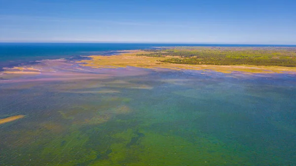 Güneşli Sorve Deniz Fenerinin Üzerinde Uçan Dron Dan Güzel Panoramik — Stok fotoğraf