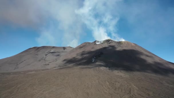 Hermoso Video Panorámico Aéreo Dron Volador Cráter Del Monte Etna — Vídeos de Stock
