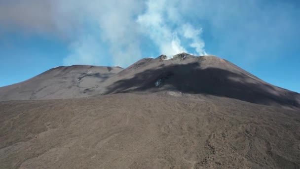 Piękne Panoramiczne Wideo Lotnicze Latającego Drona Kraterze Mount Etna Erupcja — Wideo stockowe