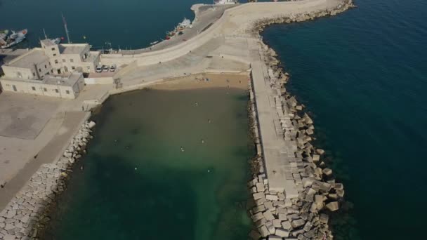 Bellissimo Video Panoramico Aereo Dal Drone Volante Alla Spiaggia Molfetta — Video Stock