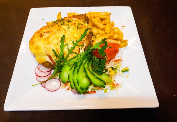 Verschiedene Leckere Gerichte Fleisch Fisch Obstteller Und Salate Kuche Feinkost Stock Photo 254471598