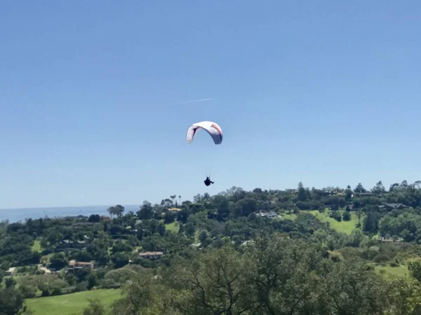 Hombre Colgado Moliendo Cielo — Foto de Stock