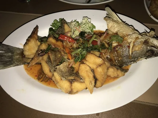 Plat Nourriture Thaïlandaise Poisson Entier — Photo