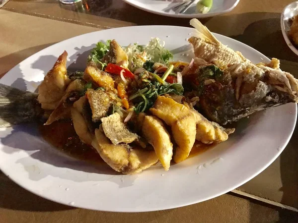 Prato Comida Tailandesa Peixe Inteiro — Fotografia de Stock