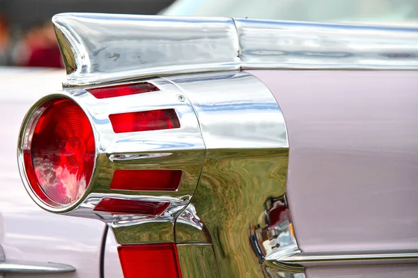 Fanalino Posteriore Rotondo Una Vecchia Auto Americana Decorata Con Cromo — Foto Stock