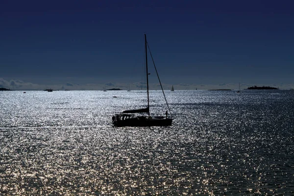 Segelbåt Havet Bra Väder Horizon Bakgrunden — Stockfoto