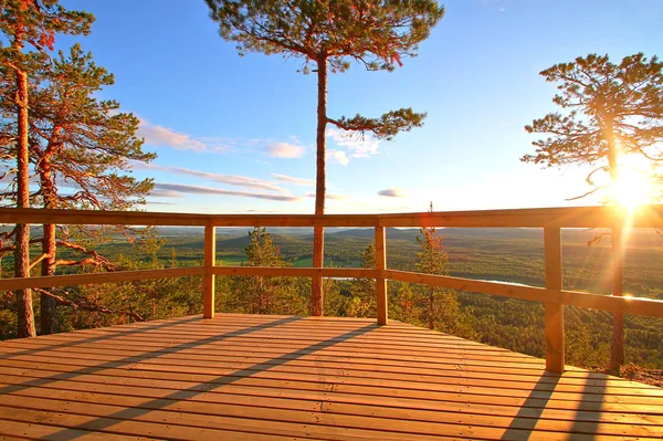 Ein Atemberaubender Blick Von Hoch Oben Lappland Während Des Polartages lizenzfreie Stockbilder