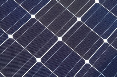 Güneş pilleriyle dolu güneş panelinin kapanışı.