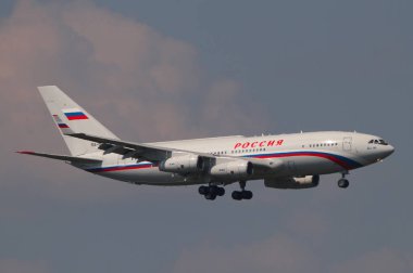 Vladimir Putin'in uçağı Il-96 Helsinki-Vantaa airport de inmeye hazırlanıyor. Finlandiya 16.07.2018