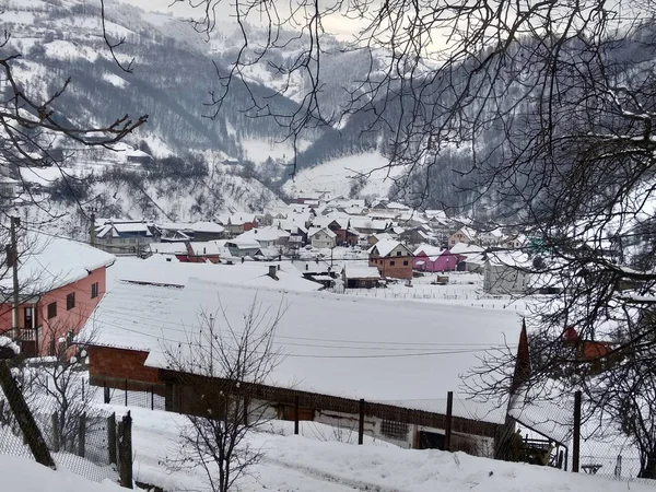 Transylvanie Roumanie Saison Hivernale Avec Des Maisons Montagne Des Arbres — Photo