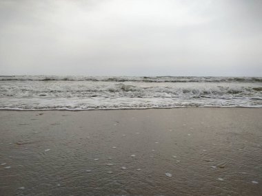 Plaj, kum, deniz köpük, Huelva İspanya Isla Cristina eyaletinde. Atlantik Okyanusu