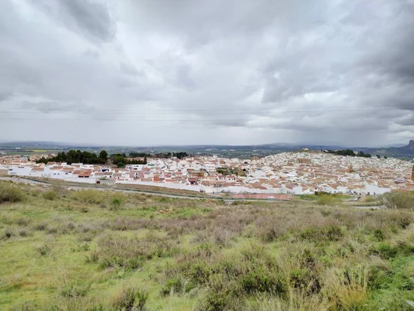 Panorama Ciudad Antequera Casas Castillo Campos Verde Día Nublado Provincia — Foto de Stock