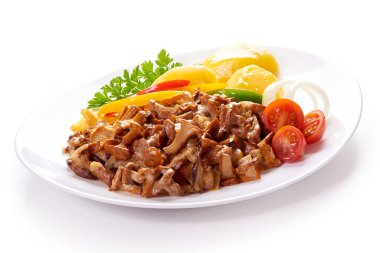 Kaynamış patatesli kremalı Chanterelle mantarı.