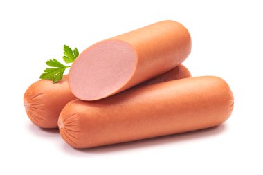 Kaynamış sosisler, beyaz arka planda izole edilmiş.