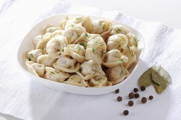 Russische Keuken Warm Vlees Dumplings Geserveerd Met Kruiden — Stockfoto