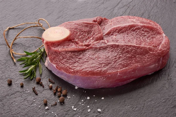 Vers Rauw Rundvlees Met Been Voor Steak Steenplaat — Stockfoto