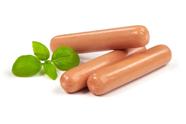 Fesleğenli çiğ sosisler, beyaz arka planda izole edilmiş..