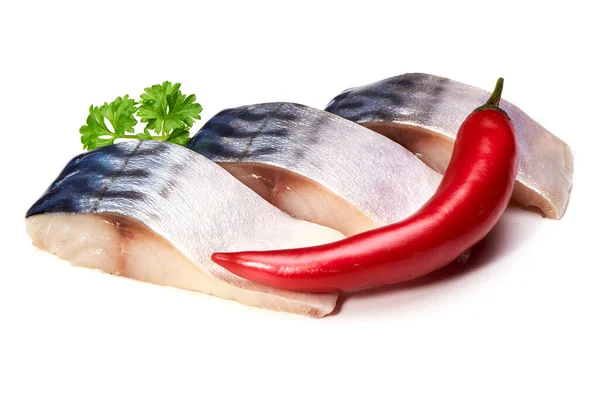 Uskumru, beyaz arkaplanda izole