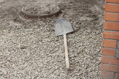 Demir kürek yalanlar üzerine