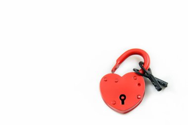 siyah iki yanında kırmızı kilit