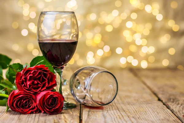 Naturaleza Muerta Del Día San Valentín Dos Copas Vino Rosas —  Fotos de Stock