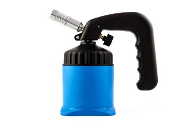 Beyaz arkaplanda mavi manuel gaz yakıcı izole edildi.