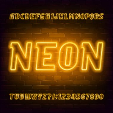 Sarı neon alfabe yazı tipi. Ampul, modern eğik harfler ve sayılar. Tipografi dizaynınız için stok vektör tipi.