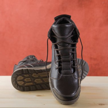 Çift kahverengi hiking bot