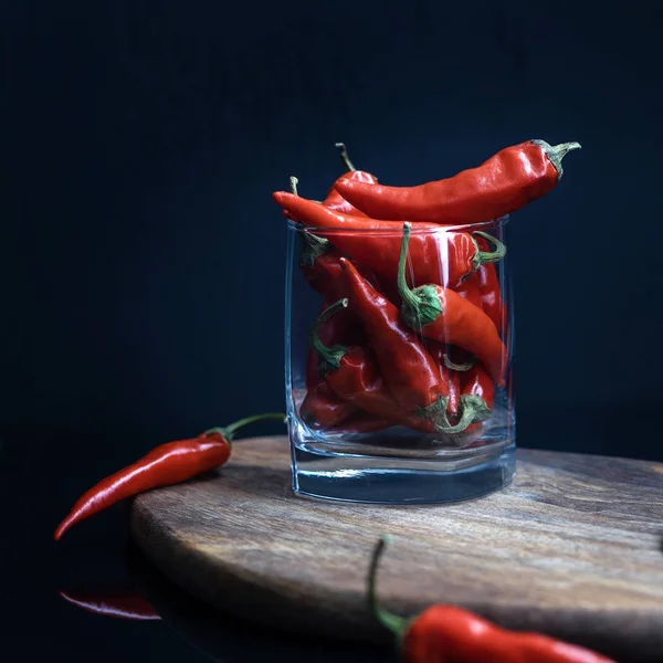 Red Hot Chili Peppers kase ahşap zemin üzerinde