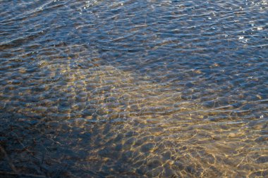 gölet yüzeyinin. su Ripples.