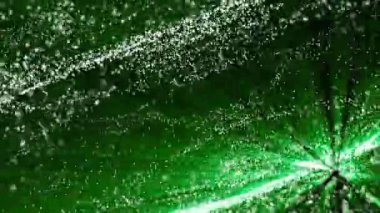 siyah bir arka plan üzerinde beyaz parçacıklar yeşil ışınları ile yavaşça. arka plan. 3D render