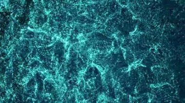 mavi parlak parçacıkları karanlık bir arka plan karşı animasyon. alan derinliği ile 3D işleme arka plan