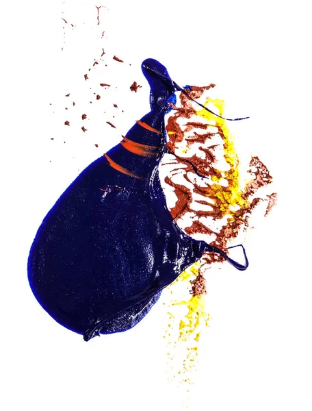 Macchia di vernice ad olio blu, gialla e rossa. striscio su backgrou bianco — Foto Stock