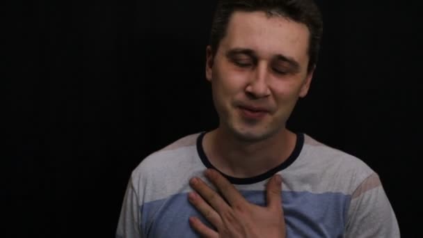 Entusiasta Giovane Uomo Caucasico Bello Mostra Sua Emozione Primo Piano — Video Stock