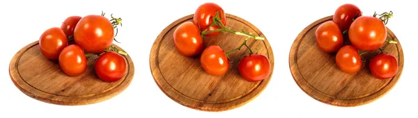 Dojrzałe czerwone pomidory na okrągłej drewnianej desce do krojenia. zestaw — Zdjęcie stockowe