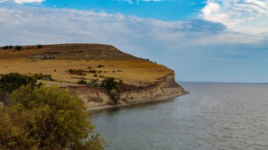 Volgograd rezervuarının manzarası. Yaz manzarası