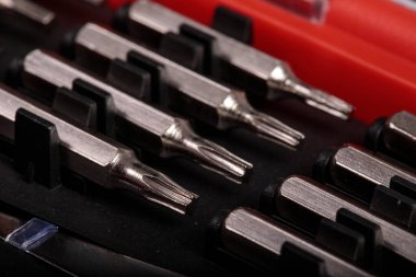 tornavida parçalarını bir çantada kapat