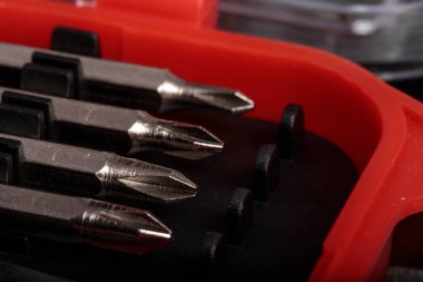 tornavida parçalarını bir çantada kapat