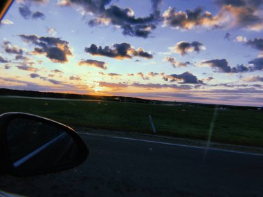 Arabaların penceresinden gökyüzü inanılmaz.