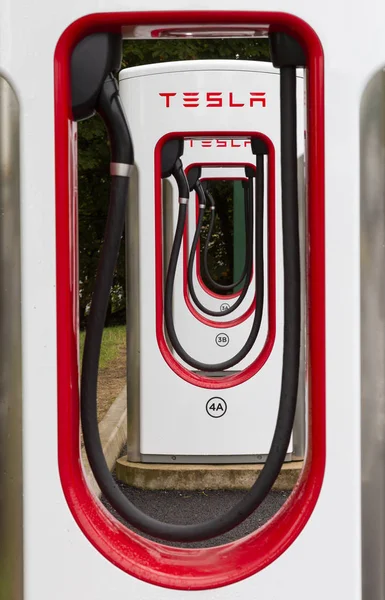 Sarn Storbritannien Augusti 2018 Rad Med Tesla Superchargers Sarn Park — Stockfoto