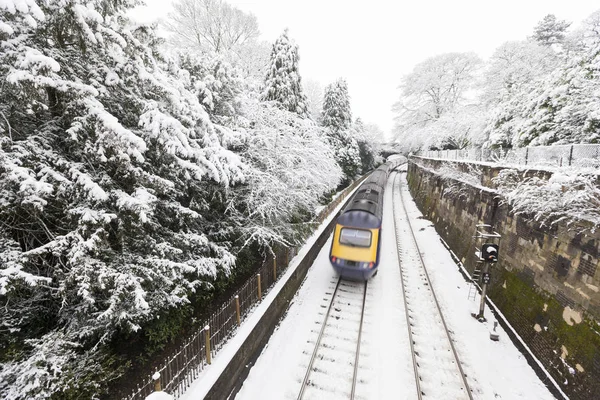 Train travelling in snowy conditions in the UK — Stock Photo, Image