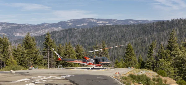 Brandräddning helikopter Yosemite Park — Stockfoto