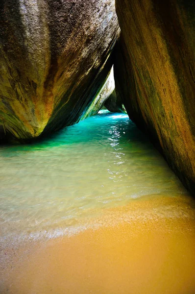 Virgin Gorda sahillerinin harika renkleri, Britanya Virgin Adaları