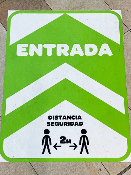 Kamusal alanlarda Covid-19 tabelaları